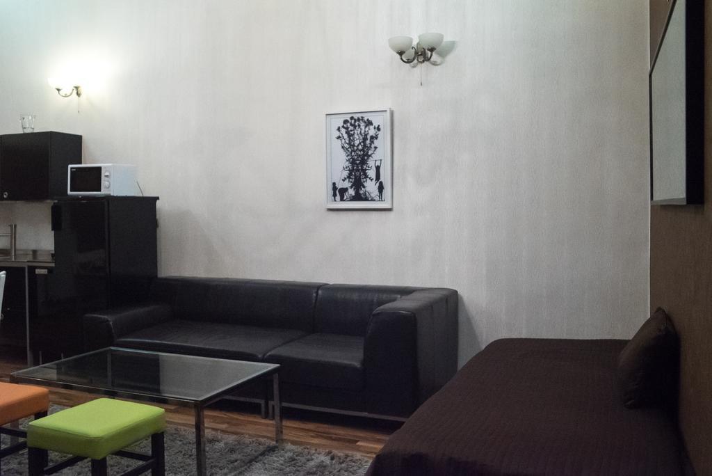 Appartamento Inviting Flat In The Heart Of Town Budapest Esterno foto