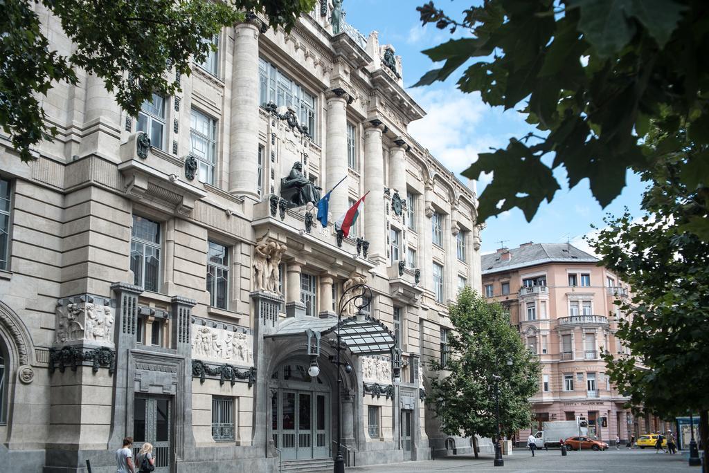 Appartamento Inviting Flat In The Heart Of Town Budapest Esterno foto