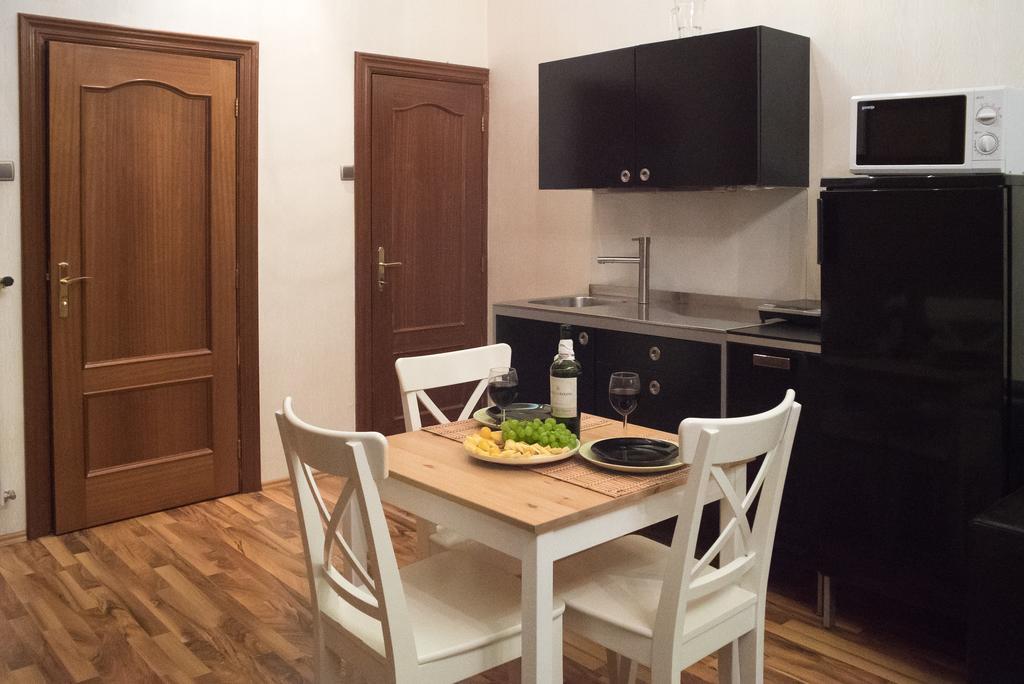 Appartamento Inviting Flat In The Heart Of Town Budapest Esterno foto