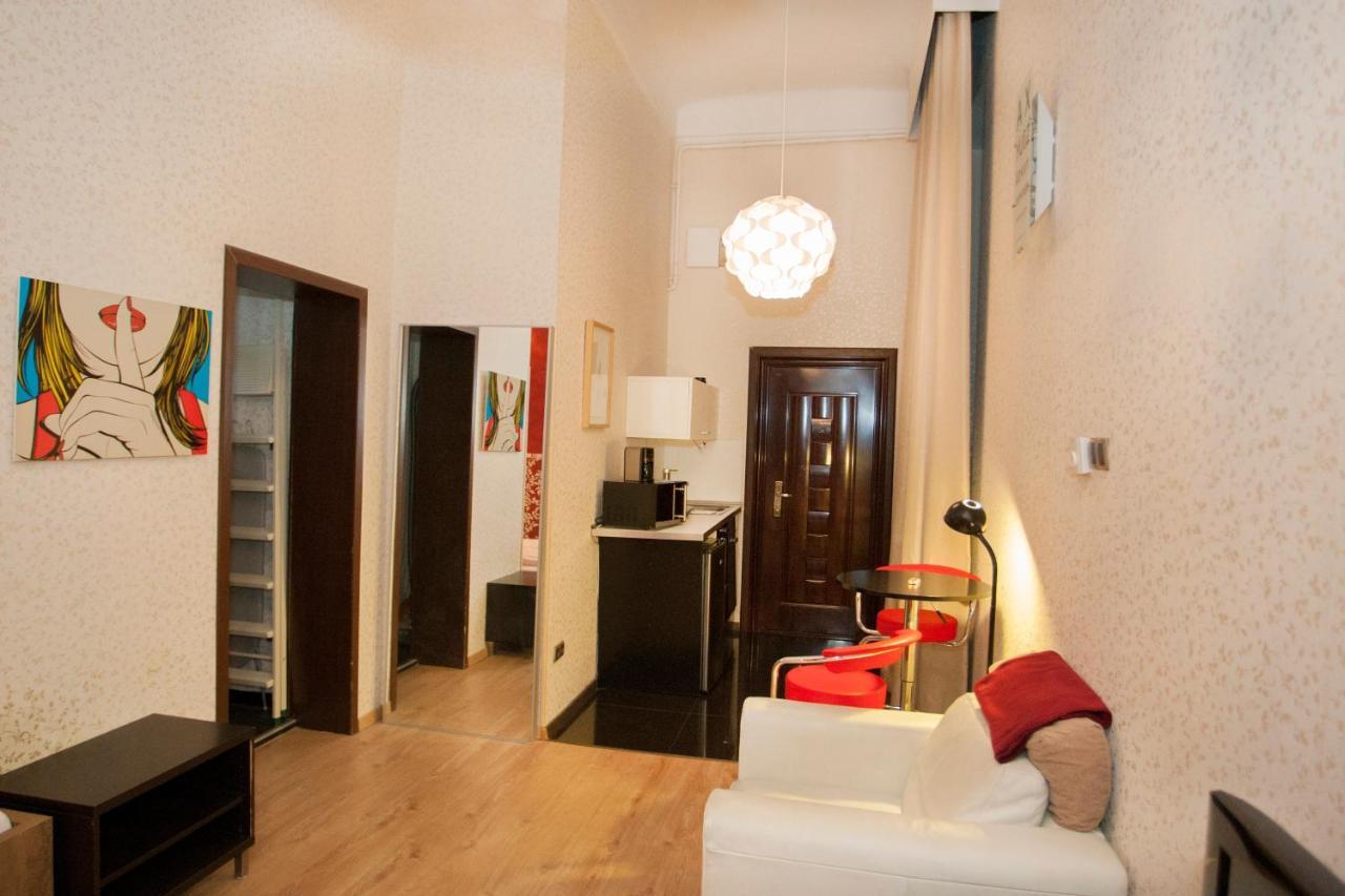 Appartamento Inviting Flat In The Heart Of Town Budapest Esterno foto