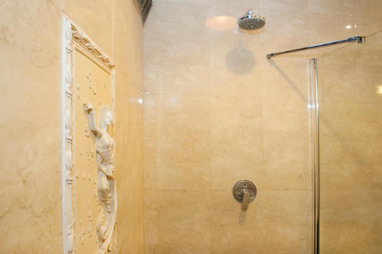 Appartamento Inviting Flat In The Heart Of Town Budapest Esterno foto